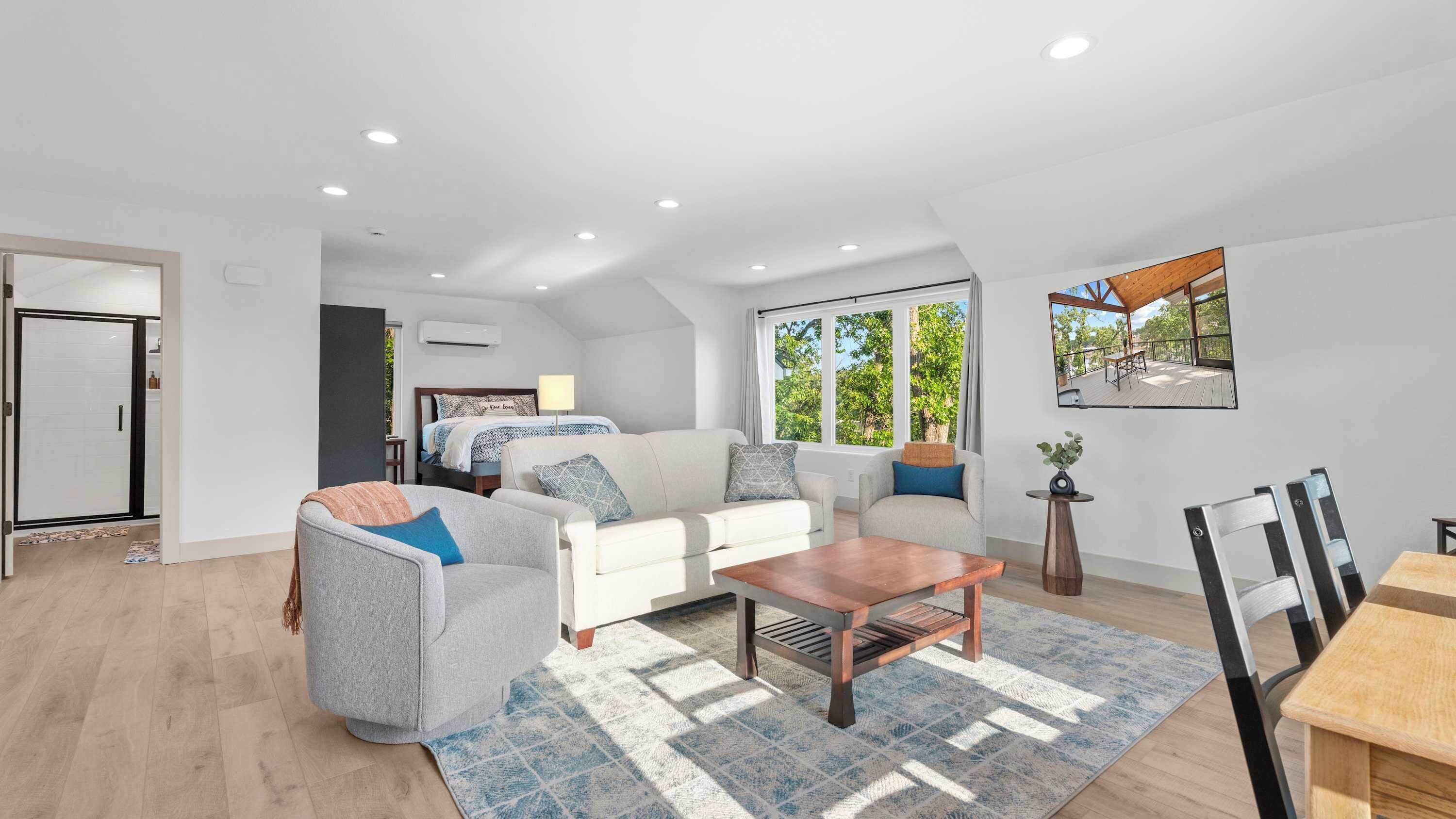 House, Multiple Beds, Hot Tub (The Blue Sapphire) | Living area