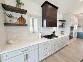 House, Multiple Beds, Hot Tub (The Blue Sapphire) | Private kitchen