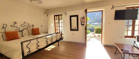 1 bedroom, in-room safe, iron/ironing board, travel cot