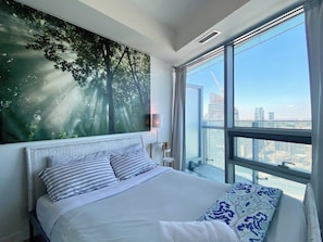 Room - Premium 2BR Condo with Free parking (Toronto)