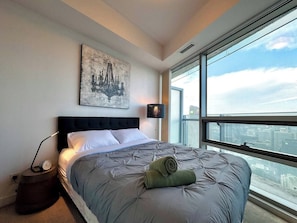 Room - Premium 2BR Condo with Free parking (Toronto)