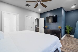 3 bedrooms, iron/ironing board, WiFi, bed sheets - New Beautiful Modern Luxury 3 Bedroom 2.5 Bathroom Home
20 Mins from Galleria (Houston)