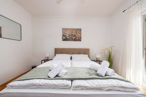 1 chambre, lit parapluie, Wi-Fi gratuit, draps fournis