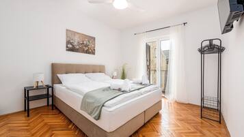 1 Schlafzimmer, Reisekinderbett, kostenloses WLAN, Bettwäsche