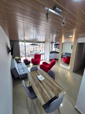 Deluxe appartement, schoonmaakservice, uitzicht op de stad | Interieur