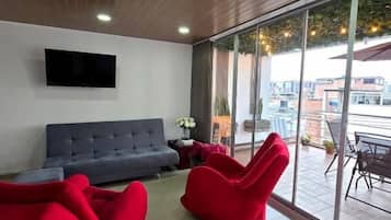 Deluxe Apartment, Housekeeping, City View | Living area