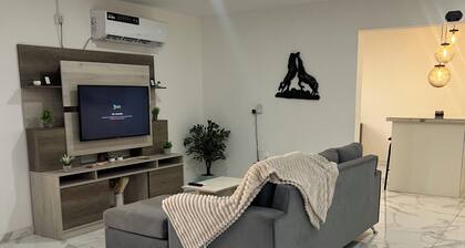 Casa completa 2 habitaciones 2 baños a 7 minutos del aeropuerto y 5 de la ciudad