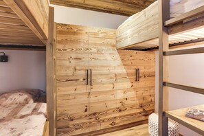 2 bedrooms, laptop workspace, iron/ironing board, bed sheets - Cozy 2bdr/5p Apartment Near the ski Slopes (Megeve)