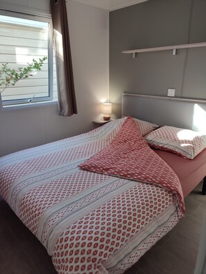 Room - Mobile home in a 4-star campsite between sea and forest in Saint-Hilaire de Riez (Saint-Hilaire-de-Riez)