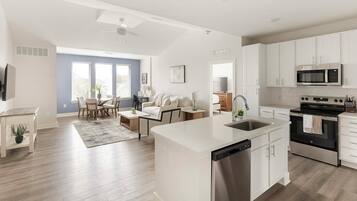 Standard Apartment (2 Bedrooms) | Private kitchen | Fridge, coffee/tea maker