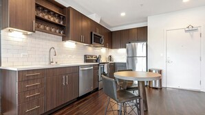 公寓 (1 Bedroom) | 1 多间卧室、熨斗/熨衣板、特色装修、特色家居
