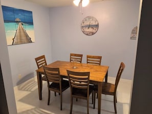 Dining - Relaxing home in friendly cul de sac, sleeps 8, near NAS, downtown, & beaches. (Pensacola)