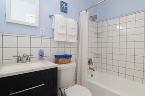 Hair dryer, towels, soap, toilet paper - Beach Home in Quiet Cul-De-Sac, Sleeps 8, Near NAS, Downtown, & Beaches. (Pensacola)
