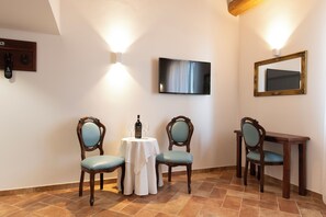 Dining - Dimora Petrucci luxury vacation rental in the heart of Montepulciano (Montepulciano)