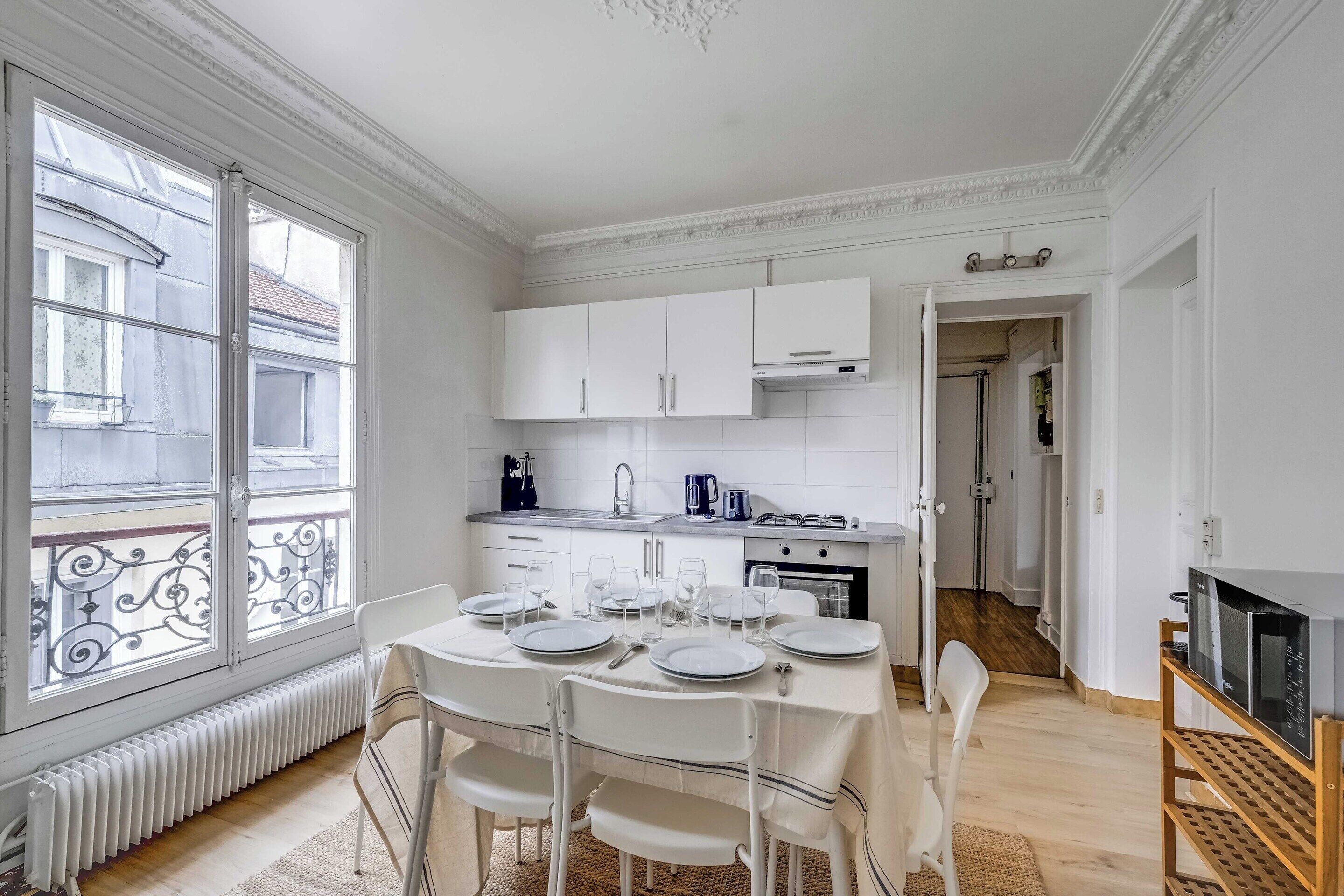 Apartment | Private kitchen | Fridge, microwave, oven, stovetop