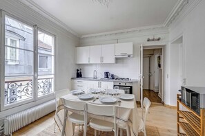 Apartment | Private kitchen - Haussmannian apt - 2bdr/6p Near Marais/sentier (Paris)