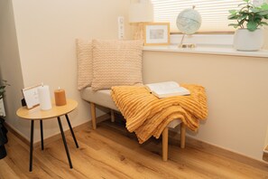 Interior - Light-flooded living oasis-fireplace, quiet, parking lot, 24/7 self check-in, 5 pers (Paderborn)