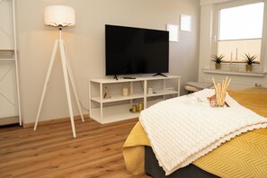 1 Schlafzimmer, Schreibtisch, Bügeleisen/Bügelbrett, Reisekinderbett