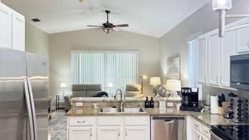 Coffee/tea maker, fridge, microwave, oven
