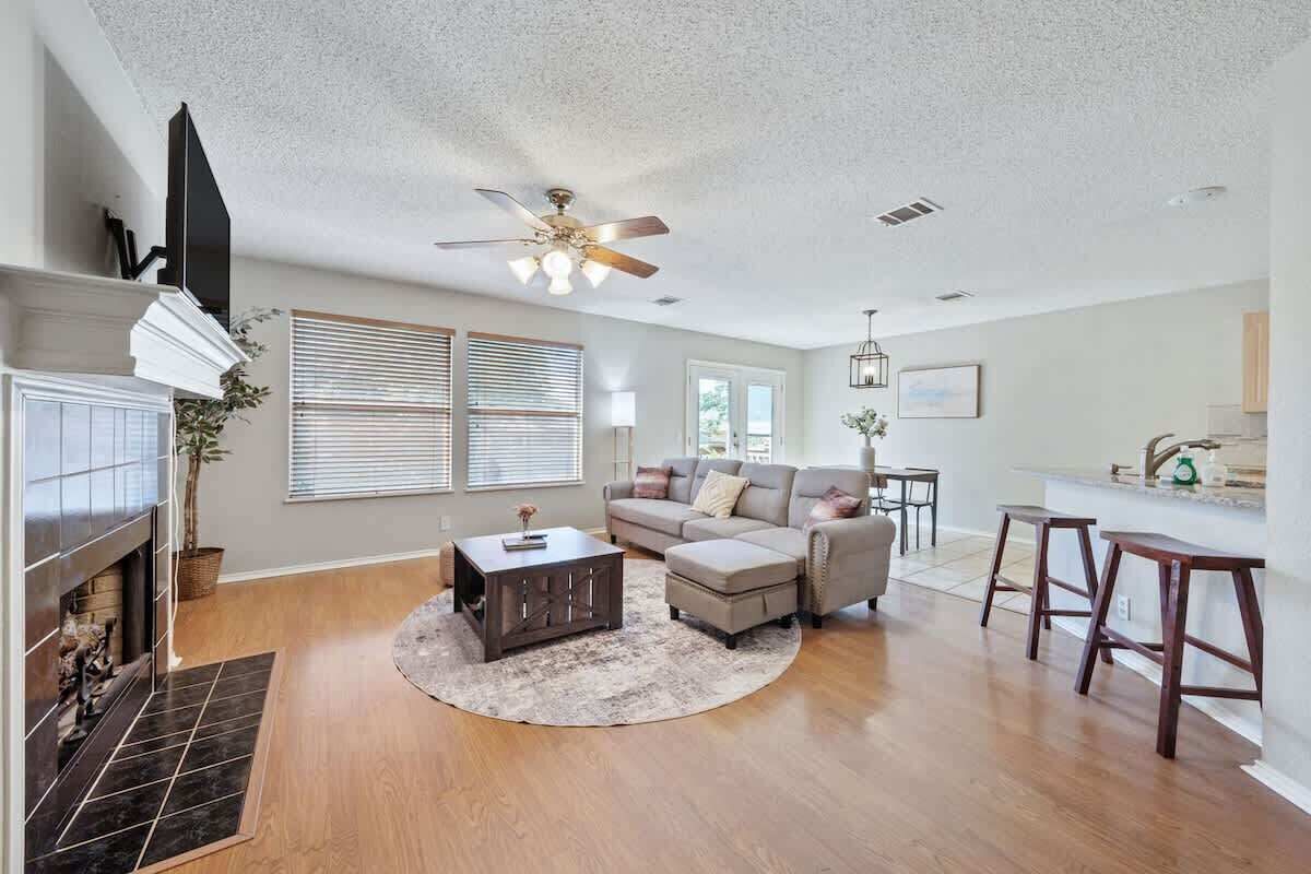 TV, fireplace, offices