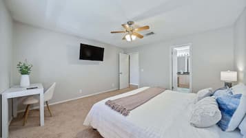 3 bedrooms, desk, WiFi, bed sheets