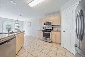 Fridge, microwave, oven, stovetop - Cozy Round Rock Retreat 3BR Home Near Austin (Round Rock)