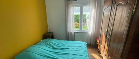 3 chambres, fer et planche à repasser, Wi-Fi, draps fournis