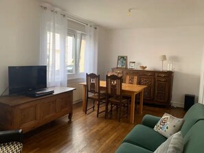 Living area - House close to the center and the sea. (Guilvinec)