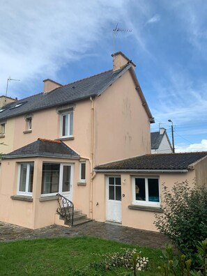 Exterior - House close to the center and the sea. (Guilvinec)
