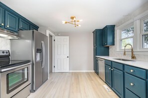 Private kitchen - Adorable 2-bedroom bungalow with a full basement in St. Joseph-30 days or more (St. Joseph)