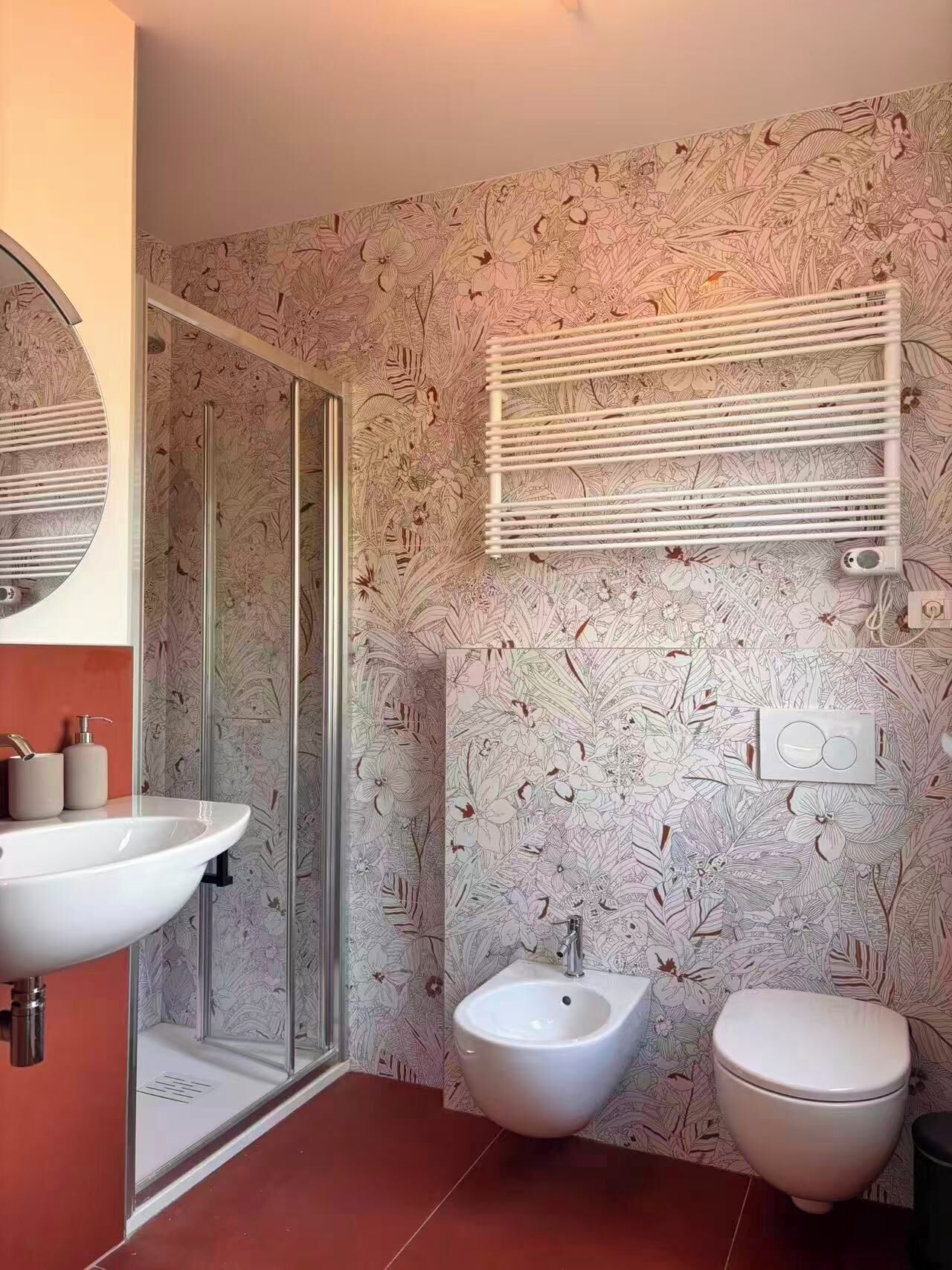 Dusche, Haartrockner, Bidet, Handtücher