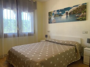 2 dormitorios, tabla de planchar con plancha, wifi y ropa de cama