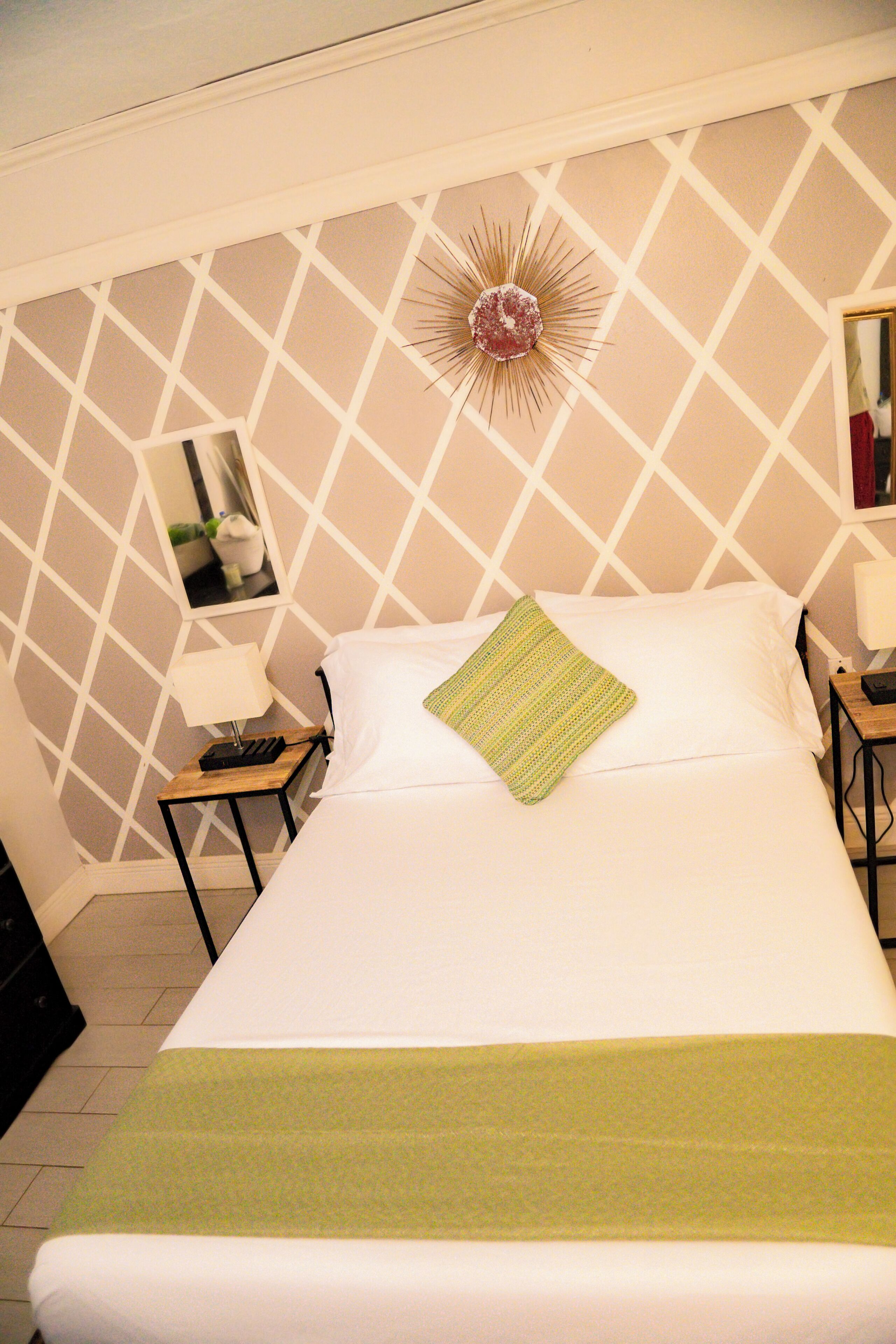 1 habitación, tabla de planchar con plancha, wifi gratis y ropa de cama 