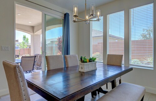 Heart of Sand Hollow 5 Bedroom W/ Fire Pit, Pool, & Hot Tub
