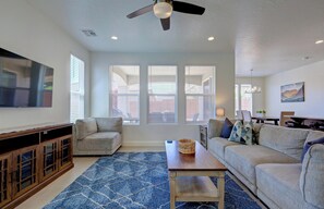 TV - Heart of Sand Hollow 5 Bedroom W/ Fire Pit, Pool, & Hot Tub (Washington)