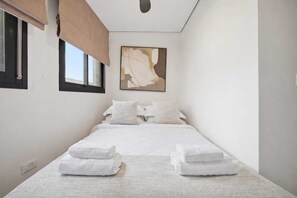 3 bedrooms, iron/ironing board, free WiFi, bed sheets - Spacious Family Duplex- The Shouk House (Jerusalem)