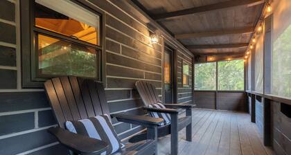"The Fieldhouse" Luxury Tiny House close to Oasis sports complex!