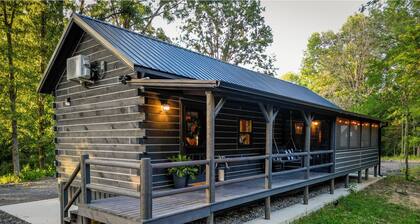 "The Fieldhouse" Luxury Tiny House close to Oasis sports complex!