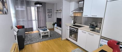 Refrigerador, microondas, horno y parrilla de estufa
