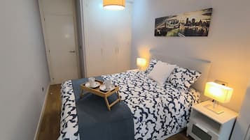 1 slaapkamer, een strijkplank/strijkijzer, reisbedje, gratis wifi