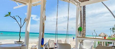 Condo, 1 chambre, balcon | Plage