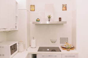 Microwave, stovetop, dishwasher - Nice apartment in central area, 10 minutes from the train station (Sant'Agnello)