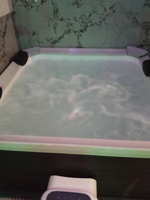 Bañera de hidromasaje interior