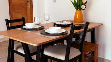 Apartamento, 1 quarto | Sala de jantar