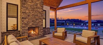 Modern Luxury Retreat w/ Pool, Spa & Sunset Views