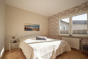 1 Schlafzimmer, Reisekinderbett, kostenloses WLAN, Bettwäsche