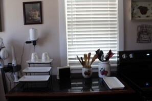 Interior - A cozy cottage on a small hobby farm a reasonable distance from US I-75 (Mount Vernon)