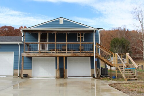 A cozy cottage on a small hobby farm a reasonable distance from US I-75