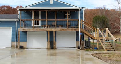 A cozy cottage on a small hobby farm a reasonable distance from US I-75