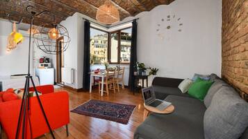 Loft, 2 Bedrooms, Smoking | Living room